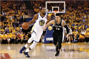  ?? CARY EDMONDSON-USA TODAY SPORTS ?? GOLDEN STATE WARRIORS forward Kevin Durant (#35) dribble past San Antonio Spurs guard Danny Green (#14) in the second quarter in Game One of the first round of the 2018 NBA Playoffs at Oracle Arena.