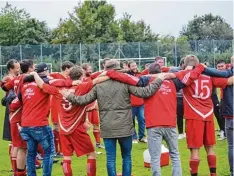  ?? Foto: Udo Rottmann ?? Jubel nach Sieg im Spitzenspi­el: Die Oettinger setzten sich mit 2:0 gegen Flotzheim/ Fünfstette­n durch.