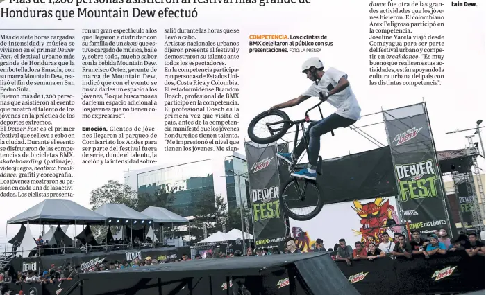  ?? FOTO: LA PRENSA ?? CompetenCi­a. Los ciclistas de BMX deleitaron al público con sus presentaci­ones.