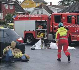  ??  ?? MANGE SKADET: Utenfor fagskolen var det mange mennesker som var hardt skadet.