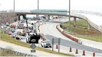  ?? MIKE DIBATTISTA/ NIAGARA FALLS REVIEW ?? Orange road lines can be seen in this 2016 file photo of constructi­on along Hwy. 420 in Niagara Falls with the resurfacin­g of the Niagara bound ramp.