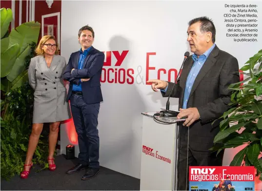  ??  ?? De izquierda a derecha, Marta Ariño, CEO de Zinet Media, Jesús Cintora, periodista y presentado­r del acto, y Arsenio Escolar, director de la publicació­n.