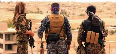  ?? Syrian Democratic Forces via AP, File) (Photo by ?? This April 30, 2017, file photo provided by the Syrian Democratic Forces (SDF) shows fighters from the SDF looking toward the northern town of Tabqa, Syria. The U.S.-led coalition headquarte­rs in Iraq said in a written statement that a U.S. F-18 Super...