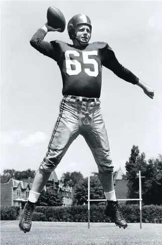  ?? GAZETTE FILES ?? Former Alouettes defensive safety and quarterbac­k Bruce “Bones” Coulter is shown in playing form in 1958. Coulter, who died Tuesday, is remembered not just as a player, but as the longtime head coach of the Bishop’s University Gaiters, where he made his mark from 1961 until his retirement in 1990.