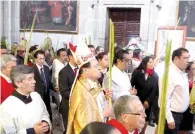  ??  ?? Festividad. El Cardenal realizó una procesión de Ramos para conmemorar la llegada de Cristo a Jerusalén.