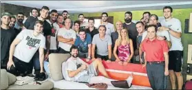  ?? FOTO: FEB ?? De visita en su casa para animarle
La Selección visitó a Sergi Llull en su casa para animarle tras la lesión que le mantendrá durante varios meses de baja