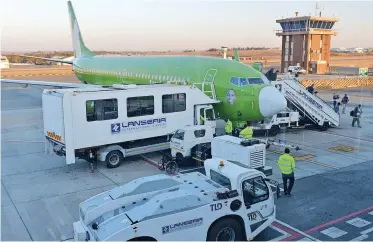  ?? African News Agency (ANA) ?? LOW-COST carrier kulula.com resumed scheduled operations to Cape Town and Durban from privately owned Lanseria Internatio­nal Airport on April 1 for the first time in 12 months. |