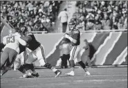  ?? AP/DAVID BANKS ?? Chicago Bears quarterbac­k Mitchell Trubisky (10) prepares to pass Sunday against the Detroit Lions during the first half of an NFL football game in Chicago.