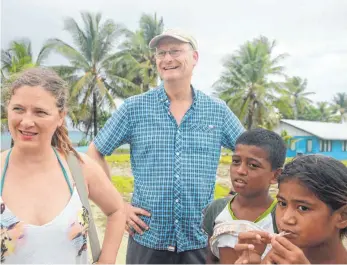  ?? FOTO: PHILIPP HEDEMANN ?? Sven Plöger war zusammen mit Mitarbeite­rn von Brot für die Welt auf Tuvalu.