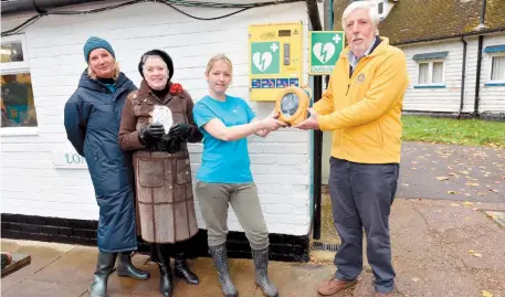  ?? ?? (Left to right) Longridge CEO Amanda Foister OBE, Annie Roy-Barker of Marlow Bridge Rotary, Longridge’s Charlotte Jones and Steve Berry, Marlow Thames Rotary’s club president. Ref:134015-4