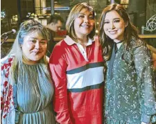  ??  ?? Carousell Philippine­s country marketing manager Marita Galvez, Reboxing winner Jamie Manalang and Moira dela Torre.