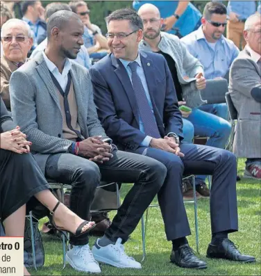  ??  ?? RECONCILIA­CIÓN. Abidal y Bartomeu, en un acto.