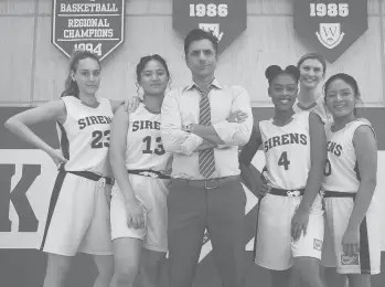  ?? DISNEY+ ?? John Stamos, center, plays a basketball coach at an all-girls high school in the new series“Big Shot.”