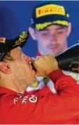 ?? Foto: dpa ?? Sebastian Vettel genießt seinen Sieg, Charles Leclerc eher nicht.