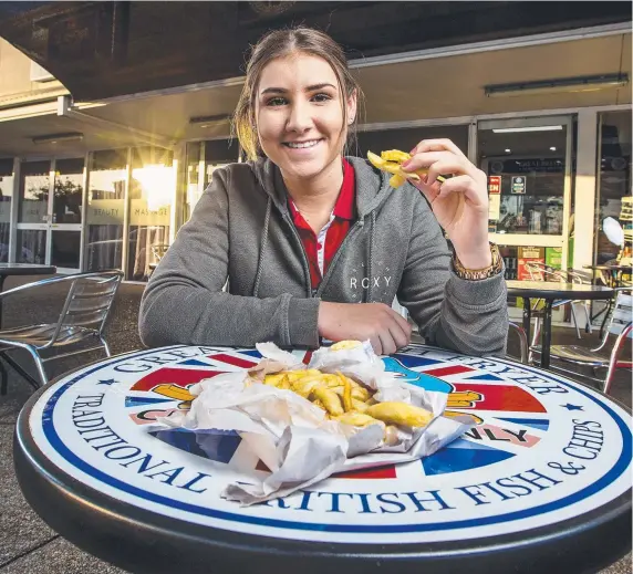  ?? Picture: JERAD WILLIAMS ?? Millie Antliff from Hope Island enjoying a bag of the Great Britsh Fryer’s award-winning chips.