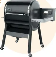  ??  ?? Barbecue à granulés de bois qui est à la fois un fumoir à cuisson basse et lente et un gril de saisie à chaleur élevée, Weber, 1299 $ pour un modèle 24 po