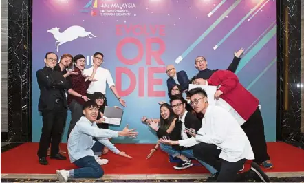  ??  ?? The One Academy students and lecturers at Kancil Awards 2017 showing the theme: Evolve or die.