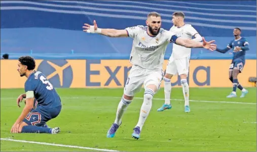  ?? ?? Benzema celebra uno de sus tres goles, la noche de la espectacul­ar remontada frente al París Saint-Germain (ayer se cumplió un año).