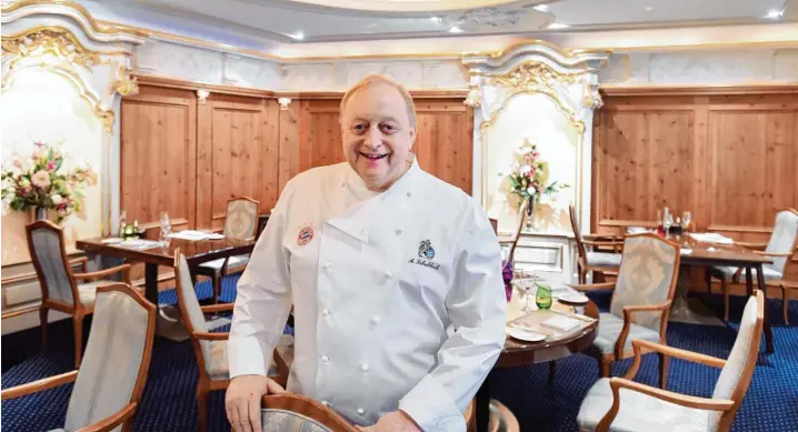  ?? Foto: Ulrich Wagner ?? „Immer wenn ich glaube, ich habe keine Lust mehr, lege ich am nächsten Tag erst richtig los“: Starkoch Alfons Schuhbeck in seinem Restaurant „Südtiroler Stuben“in München.