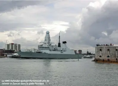  ??  ?? Le HMS Defender quittant Portsmouth afin de relever le Duncan dans le golfe Persique. (© MOD)