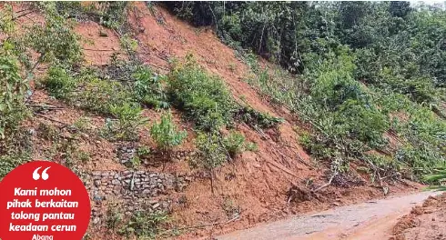  ?? NSTP/PAYA LINDA YAHYA ?? KEADAAN cerun yang mengalami hakisan di laluan menuju ke Pos Tuel, Gua Musang. - Gambar