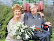  ?? /Reuters ?? Tabloid frenzy: Hawking’s marriage to his second wife, Elaine Mason, in 1995 was the stuff tabloids feasted on.