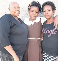  ??  ?? Sponsor Pauline Fearon (left), Kitanya Bruce and mother Roxanne Williams.