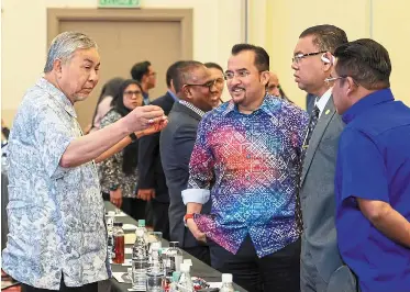  ?? bernama ?? Fighting the dry spell: ahmad Zahid (left) says there will be cloud seeding exercises at the Pedu, Muda and ahning dams in Kedah, as well as bukit Merah dam in Perak on Friday and saturday. —
