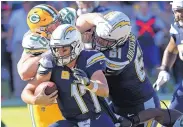  ?? JOHN CORDES/ASSOCIATED PRESS ?? LA quarterbac­k Philip Rivers (17), shown in last week’s win over Green Bay, will play in his 14th and possibly final game in Oakland Thursday.