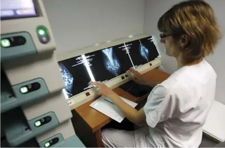  ?? Jean-Paul Pelissier/reuters ?? Results from a test trial in France suggest that women who compress their own breasts during a mammogram have a less painful screening experience.