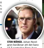  ??  ?? STOR MÄNGD. Johan Nordgren beräknar att det bara på T-centralen finns över 1 000 dekaler, ej inräknat dekalerna på tågen som passerar varje dag.