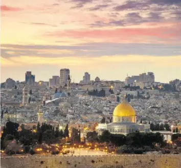  ?? ISTOCK ?? Drei Milliarden Menschen verehren die heilige Stadt als Zentrum ihrer Religion.Bilder: Mehr Impression­en aus Israel finden Sie auf 20minuten.ch