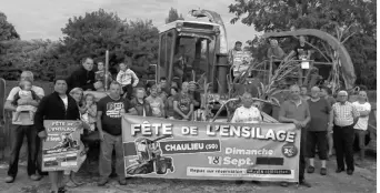  ??  ?? Les bénévoles se préparent activement à la grande fête de l’ensilage