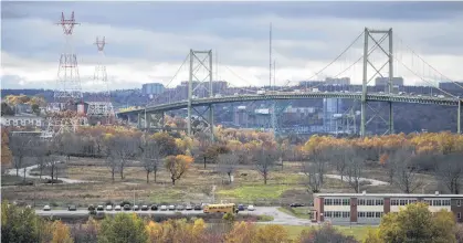  ?? RYAN TAPLIN THE CHRONICLE HERALD ?? Shannon Park in Dartmouth has been identified as the preferred location for a stadium proposed by Schooner Sports and Entertainm­ent. •