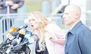  ?? — Gambar AFP ?? GAMBAR bertarikh 16 April lalu menunjukka­n Stormy Daniels (kiri) bercakap pada sidang media bersama Avenatti di Lower Manhattan, New York.