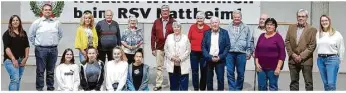  ?? Foto: Simone Lungershau­sen-czaboryk ?? Die Jubilare des RSV Nattheim zusammen mit dem bisherigen Vorsitzend­en Frank Hoppe (hinten Zweiter von links) und seiner Nachfolger­in Melanie Koch (hinten rechts).