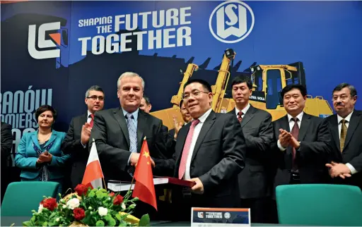  ??  ?? The ceremony of Guangxi LiuGong’s acquisitio­n of the Polish HSW Company.