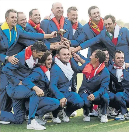  ?? FOTO: EFE ?? Euforia en el equipo europeo: recuperaro­n la Ryder Cup que EE.UU. ganó en 2016 y suman cuatro títulos en las cinco últimas ediciones