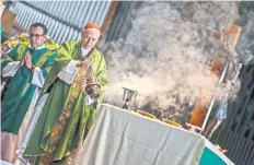  ??  ?? Durante la misa oficiada por el cardenal Carlos Aguiar Retes en la Basílica de Guadalupe, el prelado pidió a los fieles orar por la Ciudad de México.