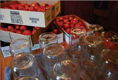  ?? PHOTOS BY NANCY LINDAHL — CONTRIBUTE­D ?? Gather ripe tomatoes, Kosher salt, lemon juice and jars with lids in preparatio­n for canning tomatoes.