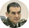  ?? ?? WILLIAM SALAMANCA Empalme con Defensa
El general (r) conoce a fondo el sector, pues trabajó 37 años en la Policía. Salió en 2020 en medio de una polémica con el entonces director, general (r) Óscar Atehortúa. Y aunque suena como ministro de Defensa, desde Rafael Pardo todos han sido civiles.