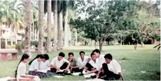  ??  ?? Under the trees the medical students studied for examinatio­ns