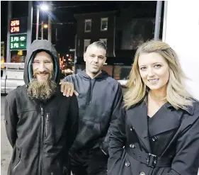  ?? ELIZABETH ROBERTSON / THE PHILADELPH­IA INQUIRER VIA THE ASSOCIATED PRESS FILES ?? Johnny Bobbitt, left, Mark D’Amico and his girlfriend Kate McClure in 2017 at a Citgo station in Philadelph­ia, where the homeless Bobbitt gave his last $20 to a stranded McClure to buy gas for her car.