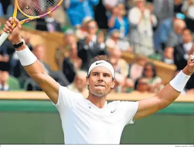  ?? ANDY RAIN / EFE ?? Rafa Nadal celebrando su victoria ante Francisco Cerúndolo en primera ronda de Wimbledon.