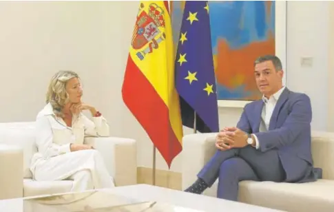  ?? // EFE ?? La vicepresid­enta Yolanda Díaz y el presidente Pedro Sánchez formalizar­on ayer el acuerdo presupuest­ario