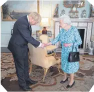  ?? FOTOS: IMAGO IMAGES (6)/WIKICOMMON­S ?? Elizabeth II. begrüßt Boris Johnson bei seinem Amtsantrit­t im Juli 2019 im Buckingham Palace.
Er ist der 14. Premier, den die 94-jährige Queen zur wöchentlic­hen Audienz empfängt – und vielleicht nicht der letzte.