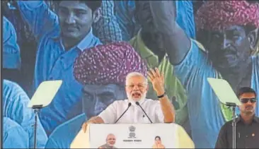  ?? HIMANSHU VYAS/HT PHOTO ?? Prime Minister Narendra Modi addresses the beneficiar­ies of various welfare schemes of the BJP government, during a public meeting at Amrudon Ka Bagh, in Jaipur on Saturday.