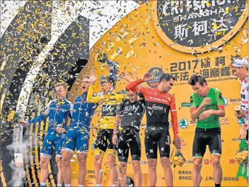  ??  ?? DULCE ADIÓS. Alberto Contador participó en su última carrera como profesiona­l en el critérium de Shanghái, donde le acompañaro­n estrellas como Froome, Urán, Barguil, Kittel...