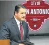  ?? Tom Reel / Staff photograph­er ?? Deputy City Manager Erik Walsh speaks before the council’s executive session.