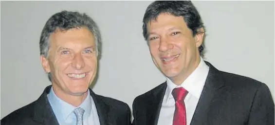  ??  ?? ¿Amigos? Foto de Mauricio Macri y Fernando Haddad cuando uno era el jefe de Gobierno porteño y el otro, del Estado de San Pablo.